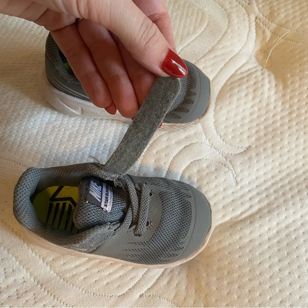 Baby Nike Velcro Sneaker Shoes - Picture 3 of 4